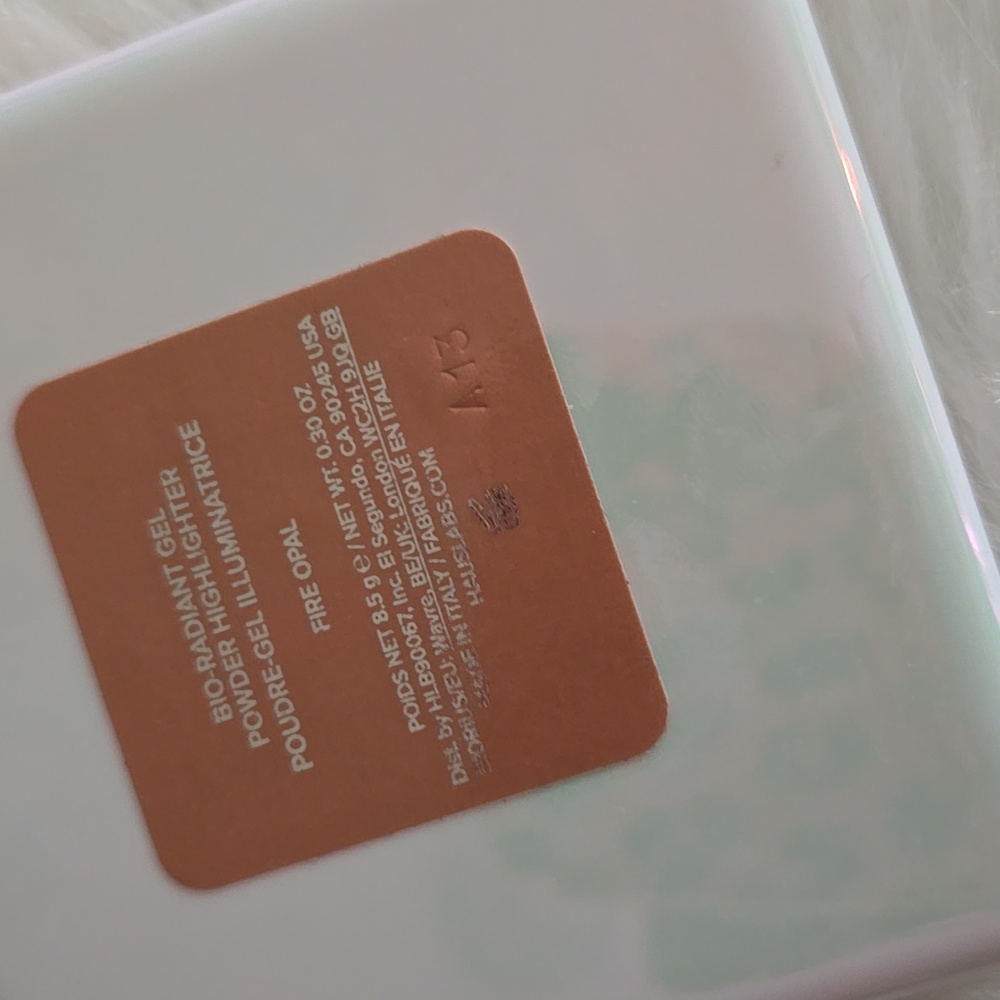 Haus Labs Bio-Radiant Gel Powder Highlighter - Picture 5 of 8